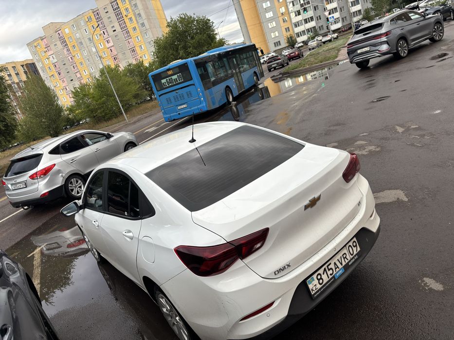 Chevrolet onix2023год