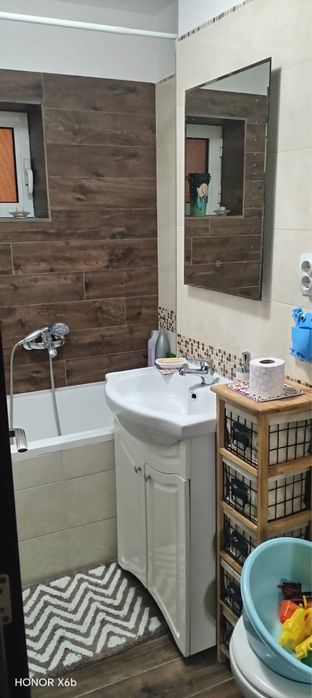 Vand apartament zona visoi turn