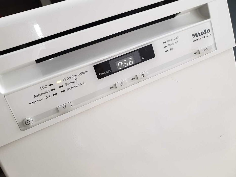 Miele Съдомиялна - 9 Комплекта - Свободностояща - 45см - Тясна