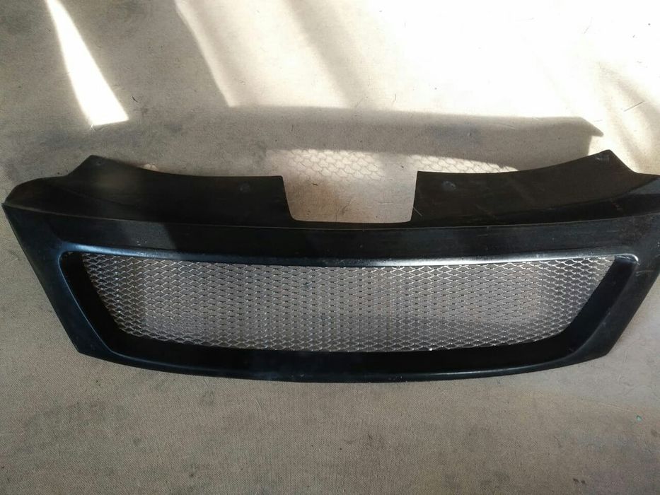 Продам бампер и решетку на Лада Ларгус