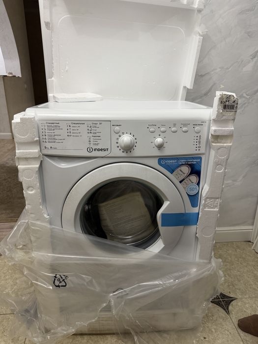 Стиральная машина Indesit 5 кг — новая