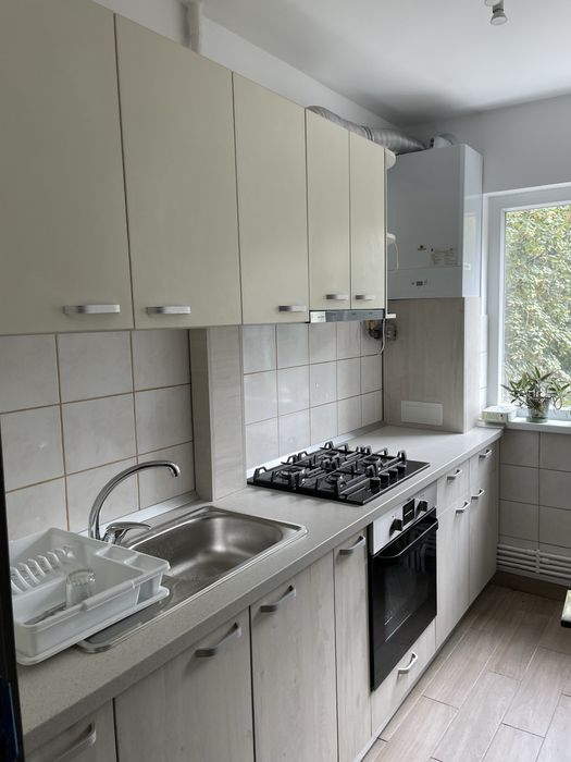Inchiriez apartament
