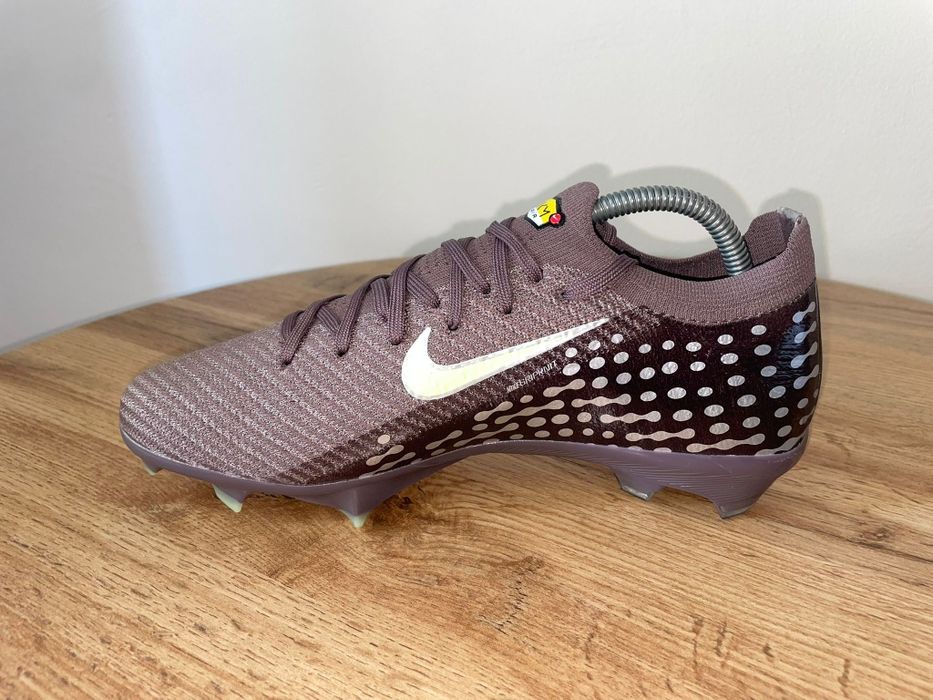 Ghete de fotbal Nike Zoom Mercurial Vapor 16 Elite Kylian Mbappé FG - Maro nr 40 - 43