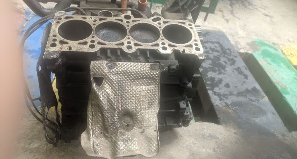 Продам блок двигателя Ауди А4 2006 год ALT