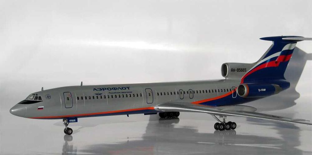 Сборная модель пассажирского самолета-Ту-154М масштаб 1:144 "ЗВЕЗДА"