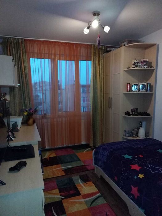 Particular vand apartament 4 camere sau schimb