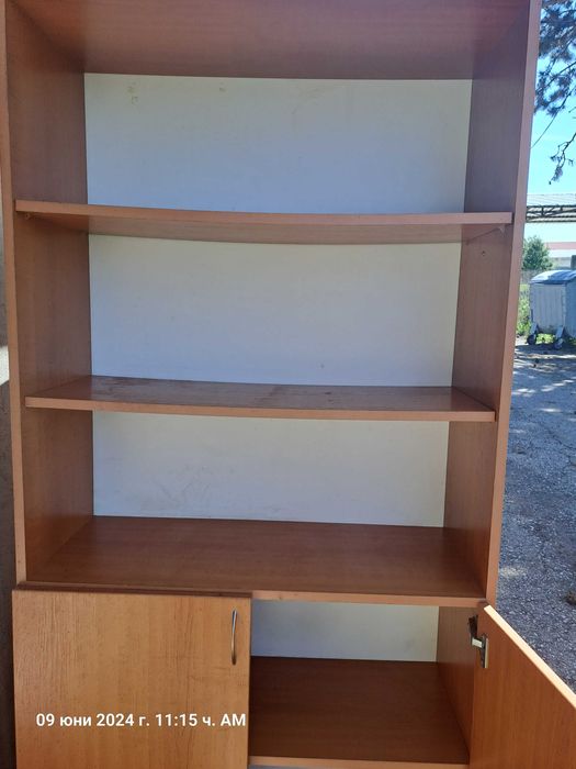 Продавам офис обзавеждане