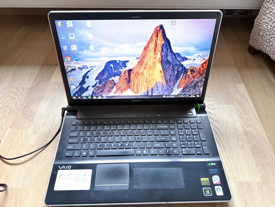 Laptop Sony Vaio seria AW 18”