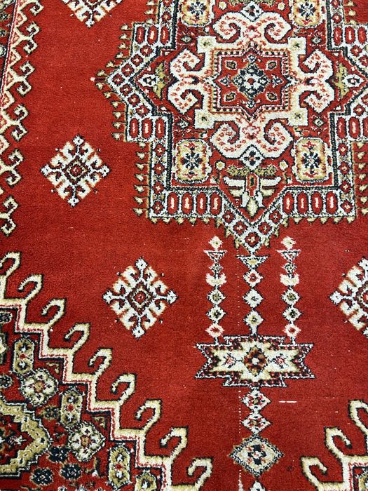 Продам ковер красный