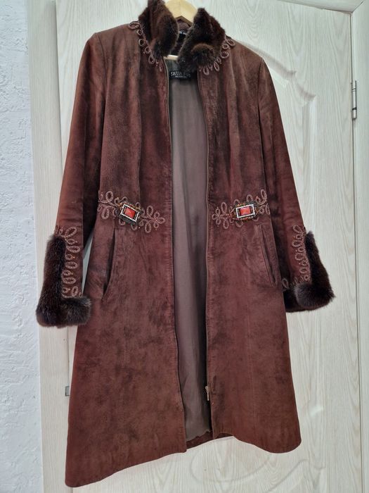 Тренч нарядный стройнящии