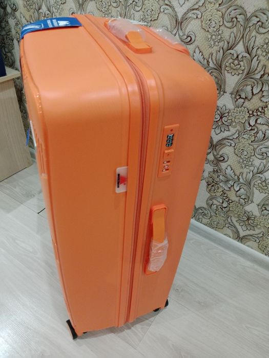 Чемодан большой новый