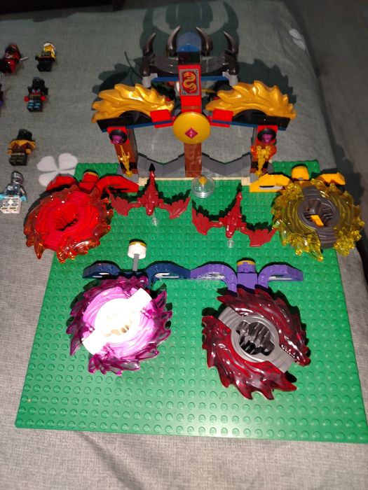 Vând lego Ninjago urgent