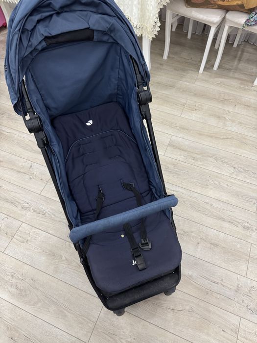 Продам коляску Joie