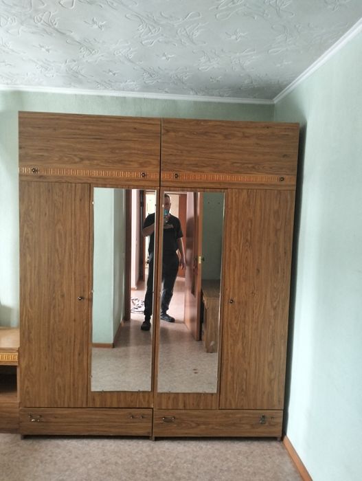 Бесплатно отдаю шкафы