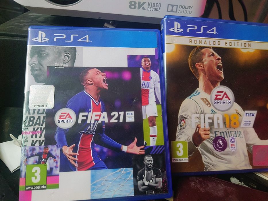 PlayStation 4 slim 500 GB пълен с игри и два диска FIFA