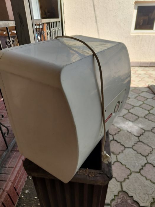 Продам водонагреватель Аристон