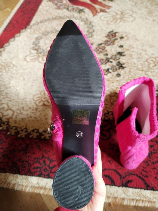 Botine roz noi mărimea 36