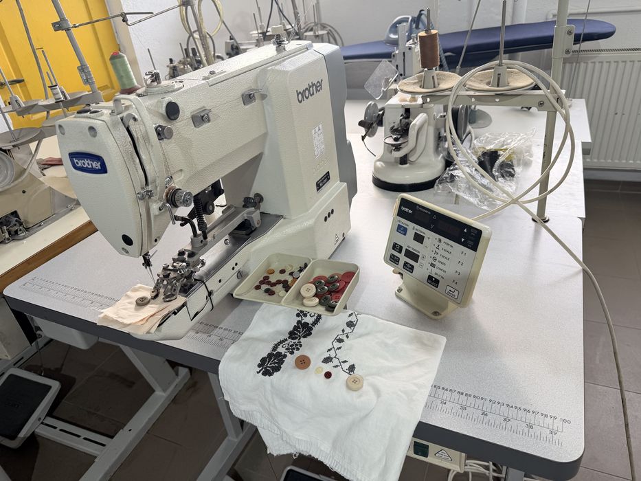 Masina de cusut nasturi Brother BE 438 F electronica stare excelenta