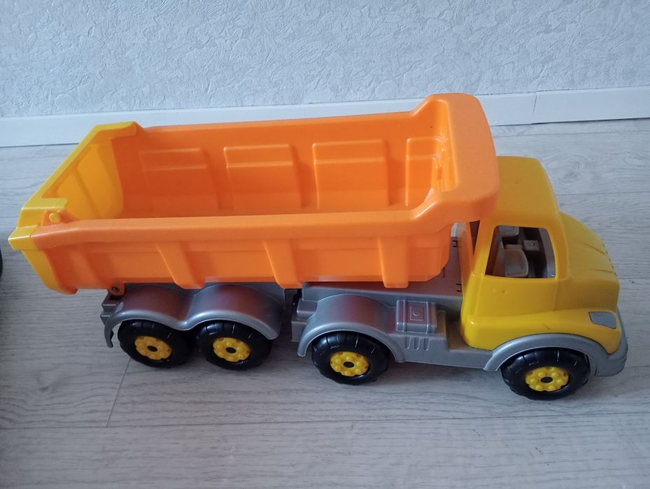 Продам игрушки .