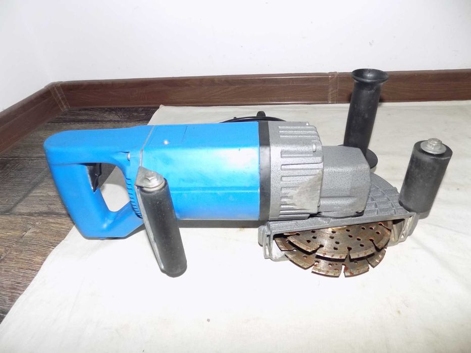 Masina slituit (canelat)  BAIER  (Germania)