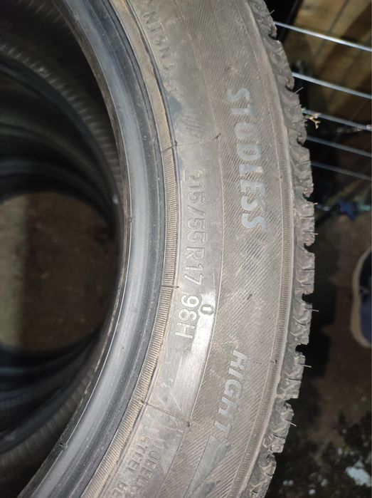 Продам зимнию резину,липучка.