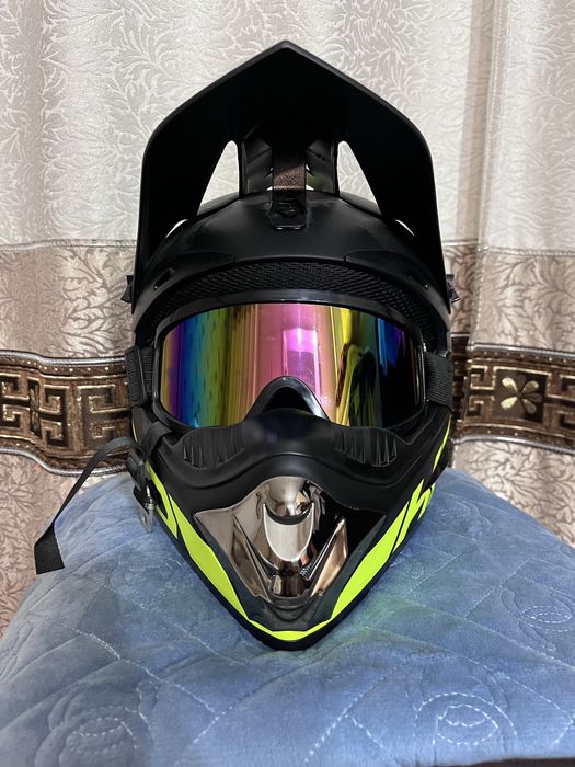 Продам кроссовый шлем