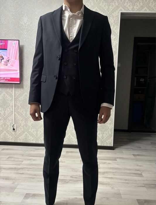 Костюм Тройка мужской. .