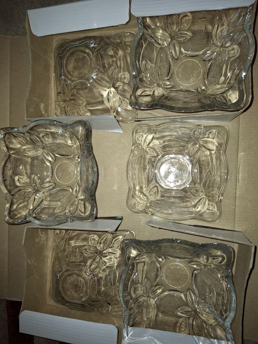 Стъклени купички за ядки, ордьоври или дресинги и сосове