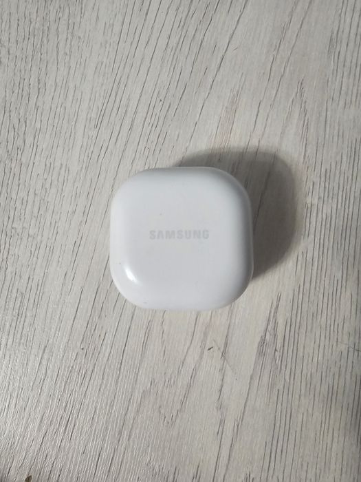 Samsung buds fe.
