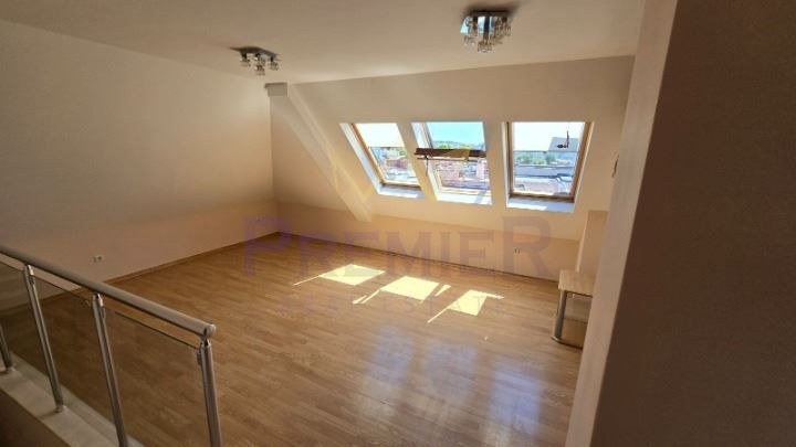 Продава се Тристаен апартамент в Варна, Цветен квартал - 77 кв.м за 1272 €/кв.м - Снимка #2