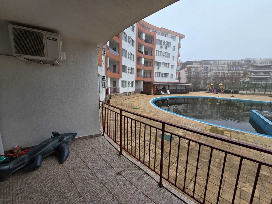 Двустаен апартамент на първа линия море в Равда