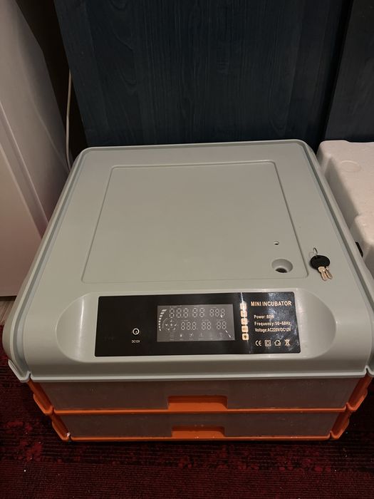 Инкубатор Умница 90 яйц