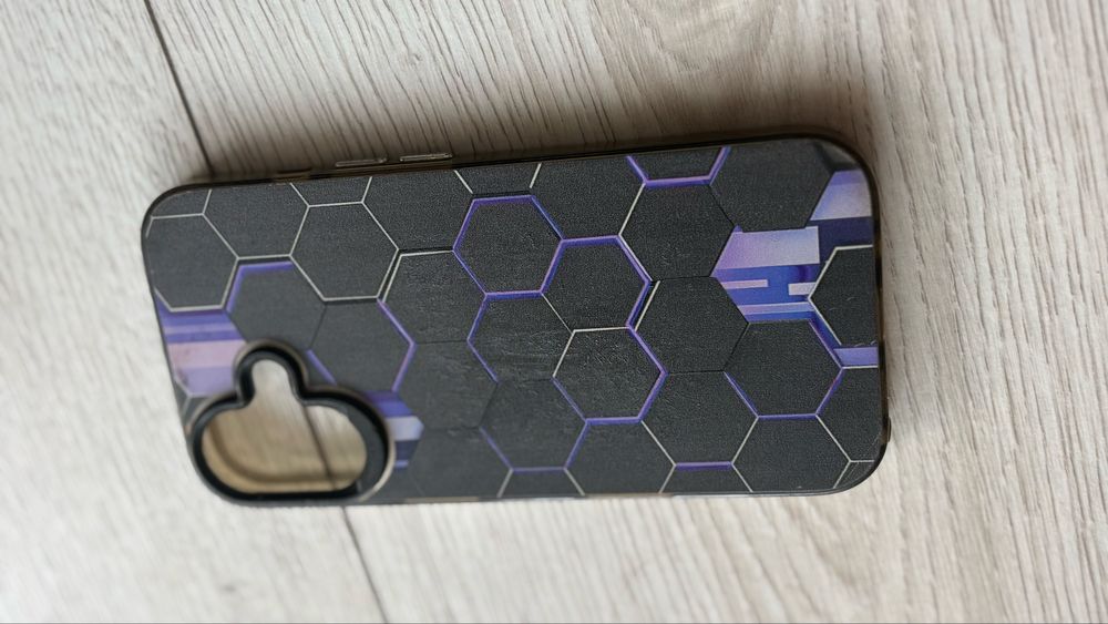 Чехол для iPhone 16