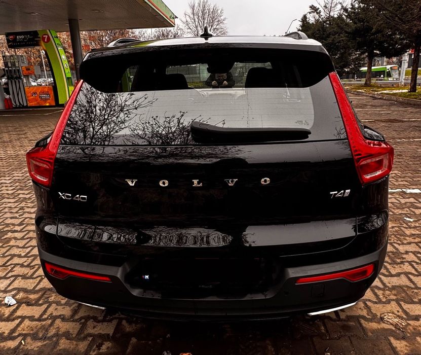 Volvo XC 40 R-Design 2.0 Benzina 190 cp