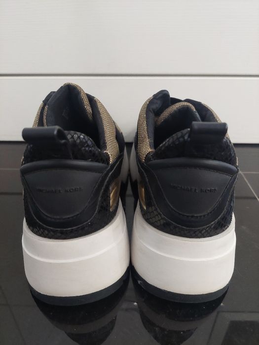 Маркови маратонки на разпродажба