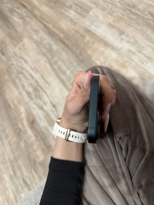 Продавам iPhone 13 128bg