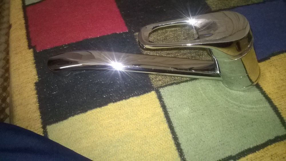 Продавам стоящ кухненски смесител VЕNUS 3Х пълен комплект