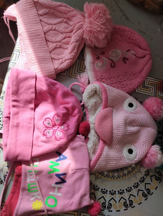 Продам шапочки на  1 год