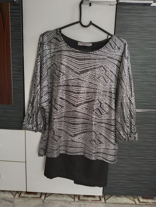 Продается костюмы платье очень красивый