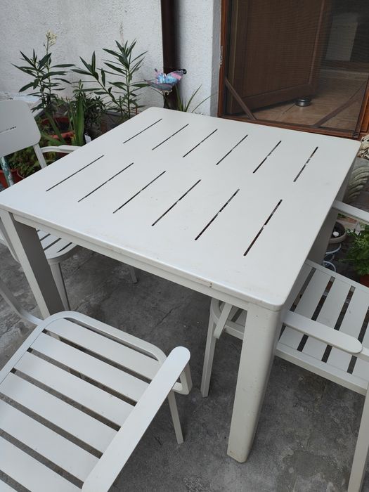 Masa cu scaune din aluminiu