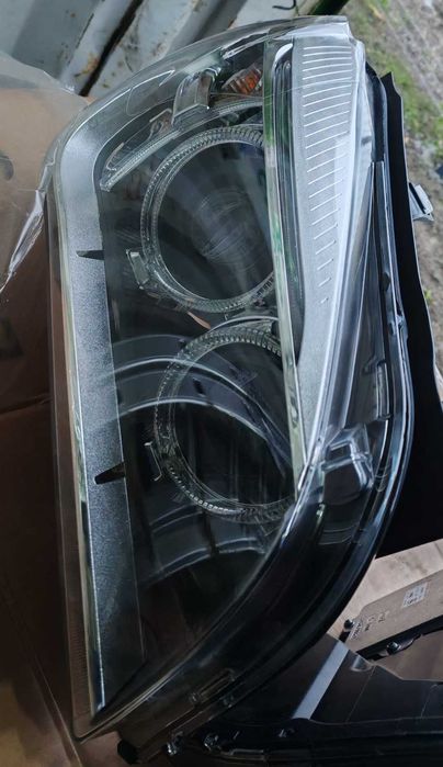 Set Faruri BMW BMW X1 (E84) LCI E84 Facelift NOI  VALEO 2012-2015 electric , tip bec D1S, are motoras, fara balast, bi-xenon cu lumini de zi