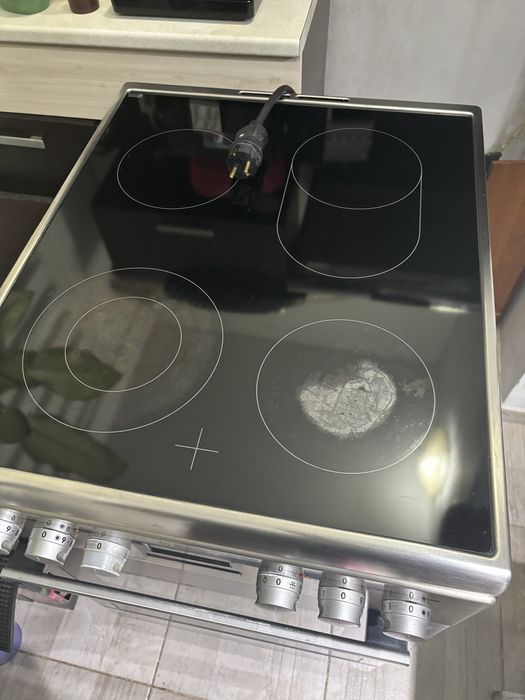 AEG- печка с керамични котлони.