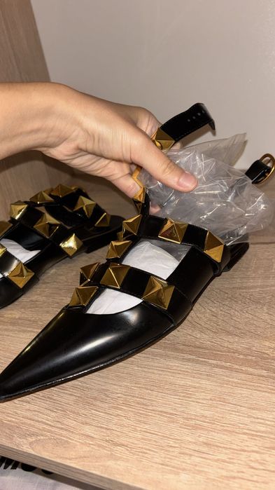 Papuc închis rockstud Valentino