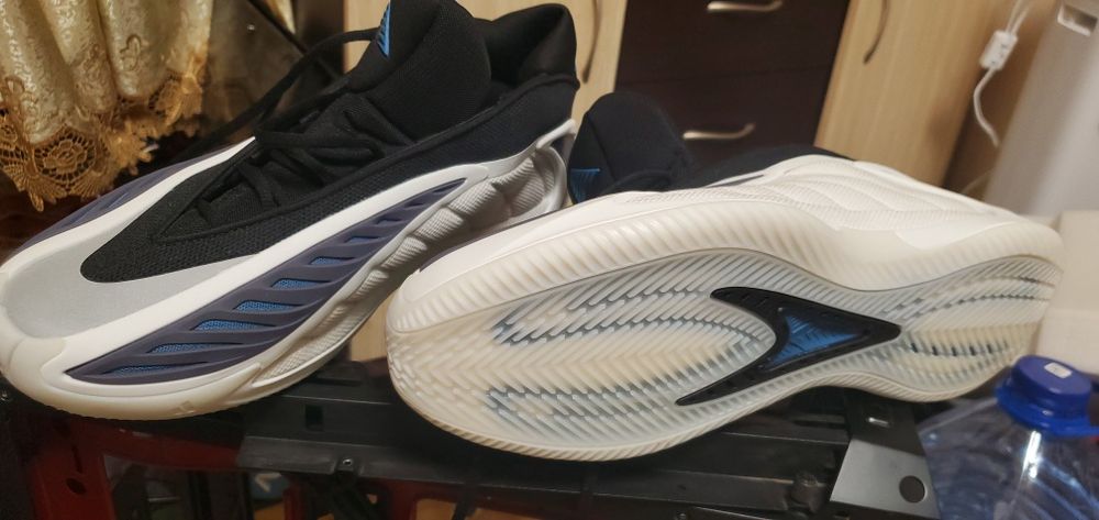 Кросовки adidas привезенные оригинал
