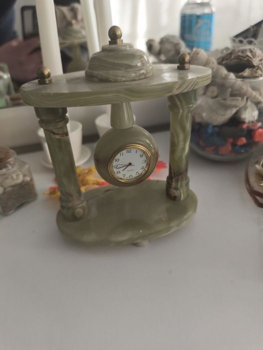 Часы настольные из оникса