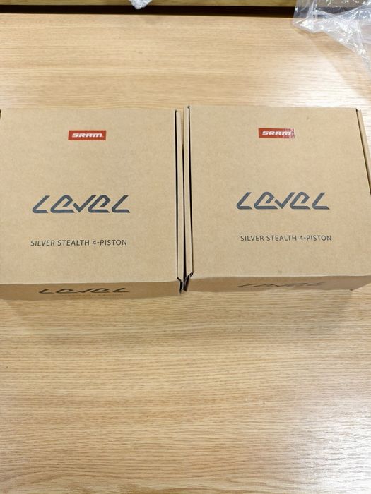 НОВИ в кутии Sram Level Silver Stealth 4-Piston спирачки 2024велосипед
