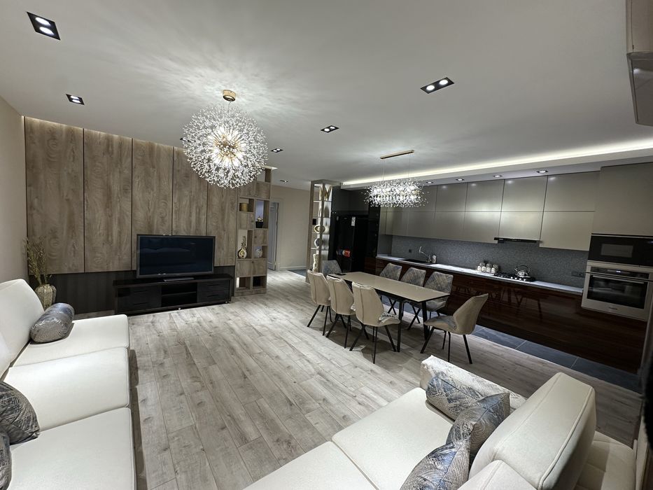 Продается 3х ком. кв-ра, 1-эт, банковская, ор-р: рест-н “Visol”, 120м²