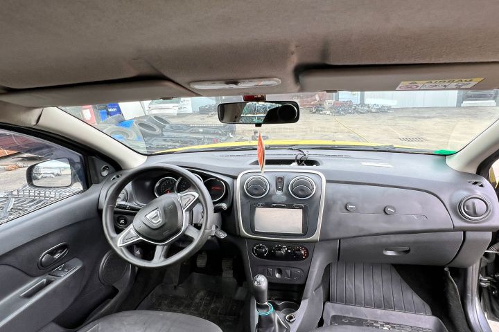 Dezmembrez Dacia Logan 2