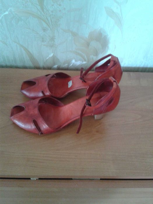 Продам босоножки женские