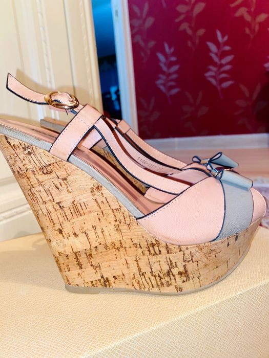 Продам босоножки от BASCONI